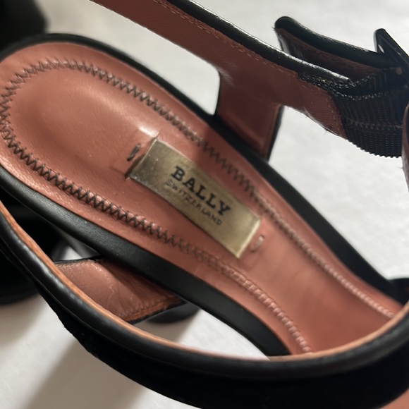 Bally velvet strap shoe - Picture 3 of 10